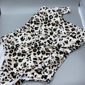 NBW One shoulder rushed NIPTUCK Leopard One Piece Size 6 Medium Swimsuit